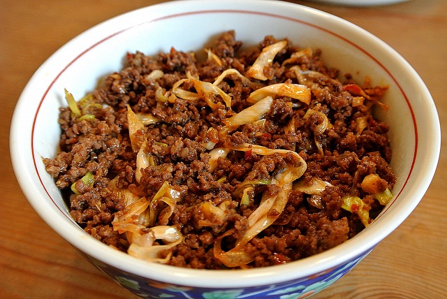 豚肉そぼろ 猪肉酥 バーソー 新東陽 250g×2缶 イノシシ肉：中国・韓国風