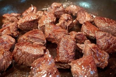 鹿肉の白ワイン煮