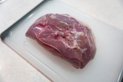 ソロキャン　キャンプ料理　家飲み　ラムのブロック肉