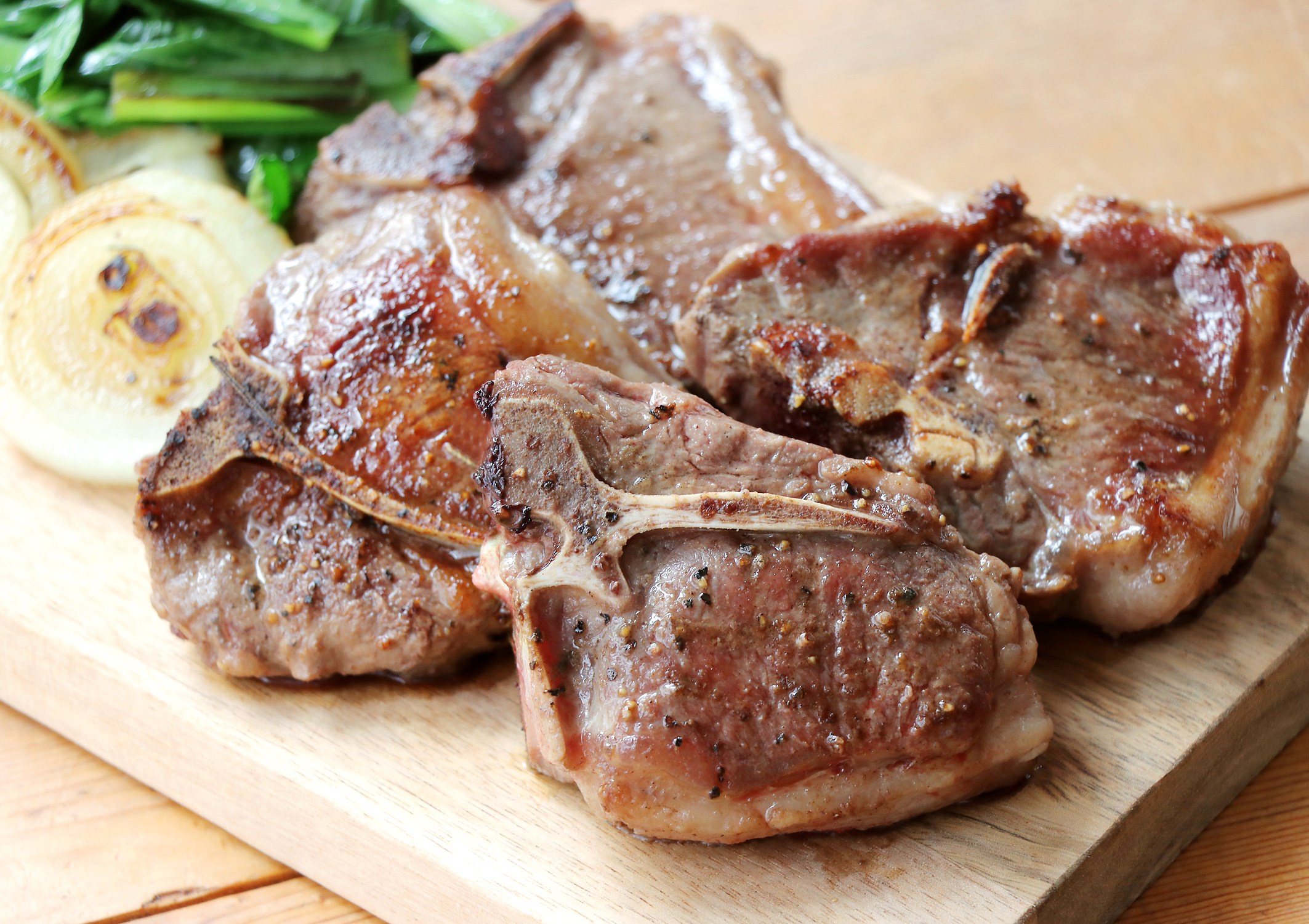 4/29は『羊肉の日』！「ラムTボーンステーキ」発売！ ラム特上肉セール